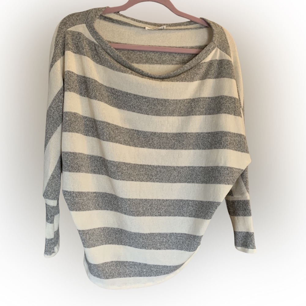 COPY - 🔥2 FOR $10🔥 Eesome White and Grey Striped Knit Blouse S
